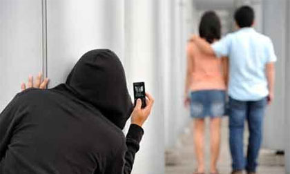 Theo dõi ngoại tình, yêu ngay chồng tình địch