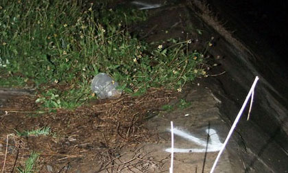 Xe máy rơi xuống sông, hai thanh niên tử vong