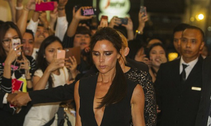 Victoria chật cứng giữa "vòng vây" fans Á