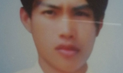 Cầm tay người yêu cũ, bị tình địch dùng 2 dao đâm thủng tim