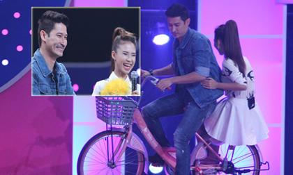 Huy Khánh "trốn" vợ đạp xe chở Khởi My đi thi