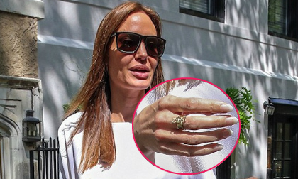 Jolie gầy hốc như xác ve khi khoe nhẫn con trai tặng 