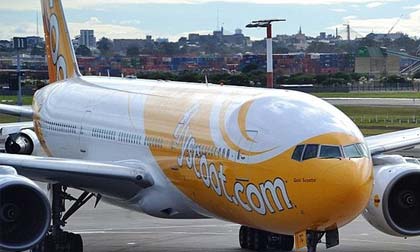 Máy bay hạ cánh khẩn cấp vì đôi vợ chồng đánh nhau "sứt đầu mẻ trán"