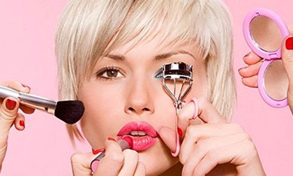 Hậu quả "không ngờ" của việc trang điểm