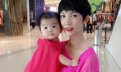 Xuân Lan và con gái tông xuyệt tông hồng dễ thương đi dạo phố