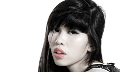 Hà Anh lấn sân sang ca hát: Tài năng hay thảm họa?