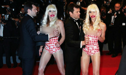 Mẫu nữ bị "đuổi thẳng cổ" khỏi thảm đỏ vì lộ nguyên vòng một