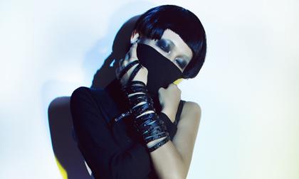 Mâu Thanh Thủy che mặt bí ẩn