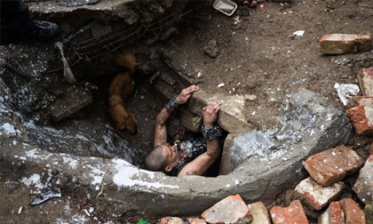 Người nghiện sống trong cống rãnh ở Đông Âu