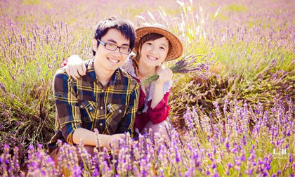 Những mối tình 'chị ơi, anh yêu em' lãng mạn hơn phim