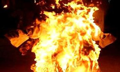 Phát hiện bị bệnh, mua 5 lít xăng để tự thiêu