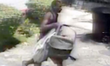 Trộm xe, trả lại em bé ngồi bên trong