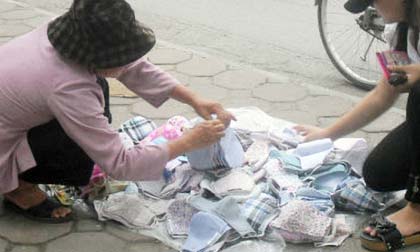 Nguy hại từ khẩu trang vỉa hè