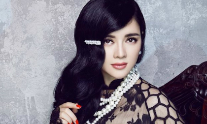 Lý Nhã Kỳ như một quý cô kiêu hãnh và bí ẩn