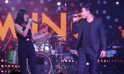 Đông Hùng "cháy" hết mình cùng bạn gái Phương Linh