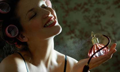 Mẹo sử dụng nước hoa ngày hè