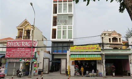 Xác người mất đầu đang phân hủy trong phòng trọ ở Sài Gòn