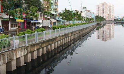 Phát hiện xác cụ bà dưới kênh Nhiêu Lộc - Thị Nghè