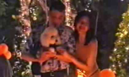 Rò rỉ cảnh thái tử phi Thái Lan hở ngực mừng sinh nhật cún cưng