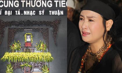 Ca sĩ Thanh Lam lặng lẽ nén đau thương trong đám tang cha