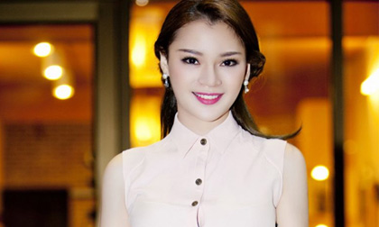 Nancy Nguyễn kiêu sa và rạng rỡ cùng cây trắng đen