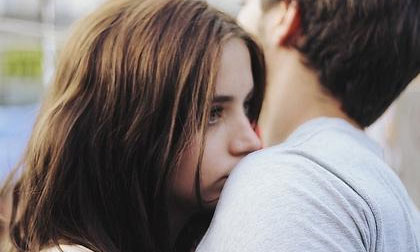 Em yêu chị thì đã làm sao?