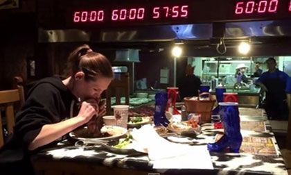 Người phụ nữ "ăn thùng uống vại"