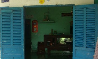 Nghi vợ lăng loàn, chồng xâm hại con riêng cho bõ tức?