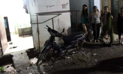 Người đàn ông chết trong phòng trọ với nhiều vết thương