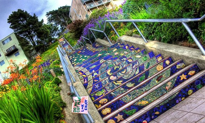 Ngỡ ngàng với 17 cầu thang đi bộ đẹp nhất thế giới