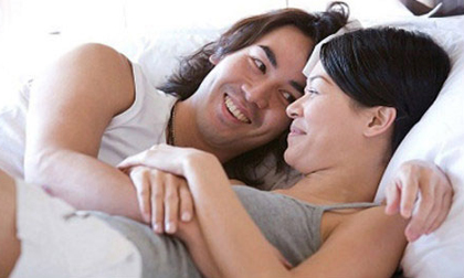Uống sâm để "yêu" 14 lần/2 ngày, chồng vẫn gục trên bụng vợ