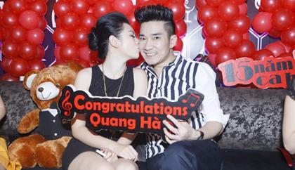 Bạn gái hot girl hôn Quang Hà đắm đuối 