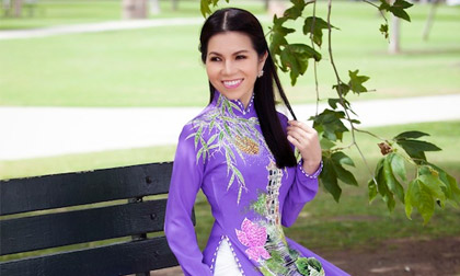 Người đẹp đất cố đô Huế đẹp dịu dàng với tà áo dài sắc tím