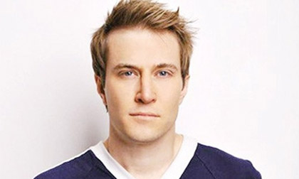 Nam người mẫu điển trai muốn kết hôn với laptop