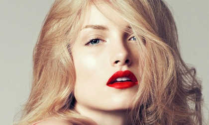 Hàm răng trắng sáng nhờ khéo chọn màu son