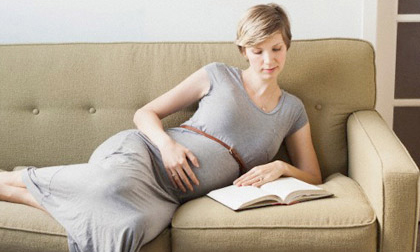 Tư thế ngồi cần tránh khi mang thai