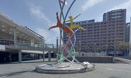 Mẹ ném 3 con từ nhà cao tầng rồi tự tử