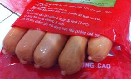 Giật mình với công nghệ sản xuất xúc xích bằng... hóa chất