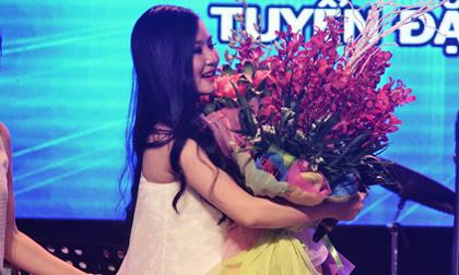 Hương Tràm rạng rỡ trong ngày tốt nghiệp