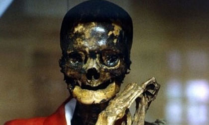 Rùng rợn thuật ướp xác từ... người đang sống