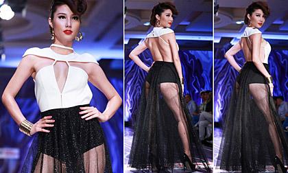 Diễm My 9x diện váy xuyên thấu, “đốt mắt” với vòng ba nóng bỏng