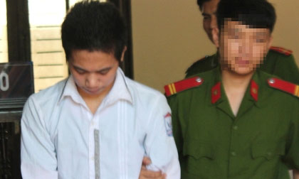 Nam sinh lớp 11 mê phim đen hiếp dâm chị họ