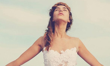 Con gái nên lấy "người mình yêu" hay "người yêu mình"?