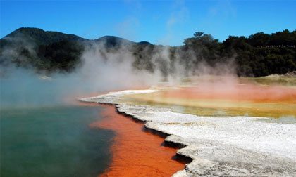 Những hồ nước nóng diệu kì ở New Zealand