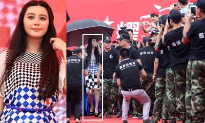 Phạm Băng Băng khiến nhân viên an ninh cũng "ngây người" đứng chụp hình