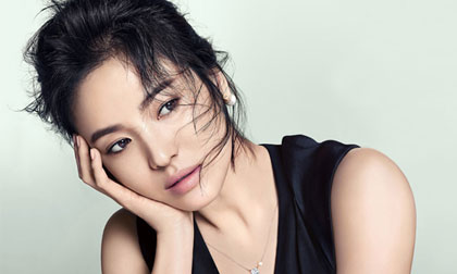 Song Hye Kyo khoe vẻ đẹp mơ màng với trang sức