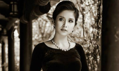 Bà xã Phan Thanh Bình đẹp kiêu sa với áo dài