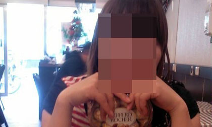 Cô gái đẻ thuê lấy 100 triệu bật khóc ngày trả con