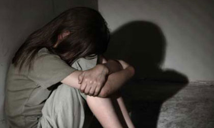 Bé gái lớp 7 lộ chuyện "quan hệ" sau cuộc điện thoại