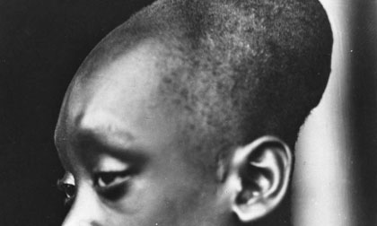 Vẻ đẹp sởn gai ốc của những phụ nữ sở hữu… đầu dài nhất thế giới